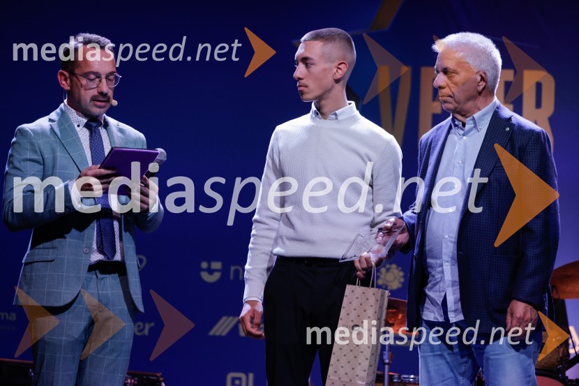  Jože Robežnik,  televizijski voditelj;  Nejc Peterlin, kolesar;  ... Večer zvezd: Kolesar leta 2024 je Tadej Pogačar