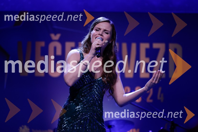  Flora Ema Lotrič, pevkaVečer zvezd: Kolesar leta 2024 je Tadej Pogačar