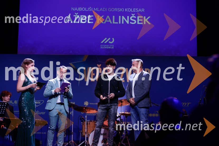  Flora Ema Lotrič, pevka;  Jože Robežnik,  televizijski voditelj;  Ažbe Kalinšek, kolesar;  ... Večer zvezd: Kolesar leta 2024 je Tadej Pogačar