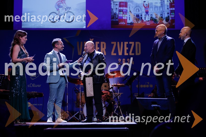  Flora Ema Lotrič, pevka;  Jože Robežnik,  televizijski voditelj;  ... ;  ... ;  Pavel Marđonović, predsednik kolesarske zveze SlovenijaVečer zvezd: Kolesar leta 2024 je Tadej Pogačar