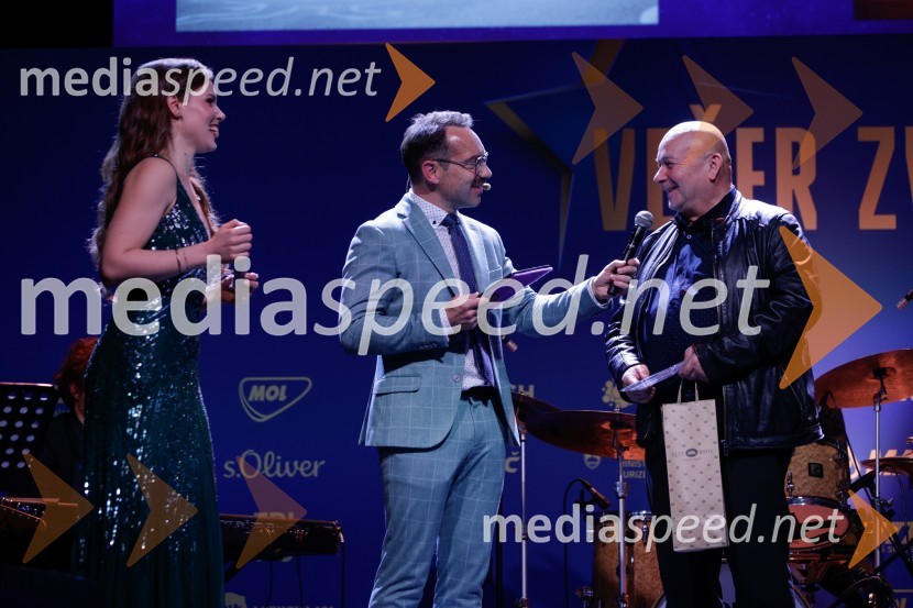  Flora Ema Lotrič, pevka;  Jože Robežnik,  televizijski voditelj;  ... Večer zvezd: Kolesar leta 2024 je Tadej Pogačar