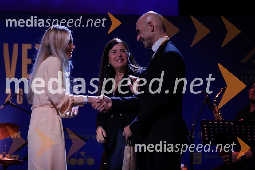  Urška Žigart, kolesarka;  ... ;  Pavel Marđonović, predsednik kolesarske zveze SlovenijaVečer zvezd: Kolesar leta 2024 je Tadej Pogačar