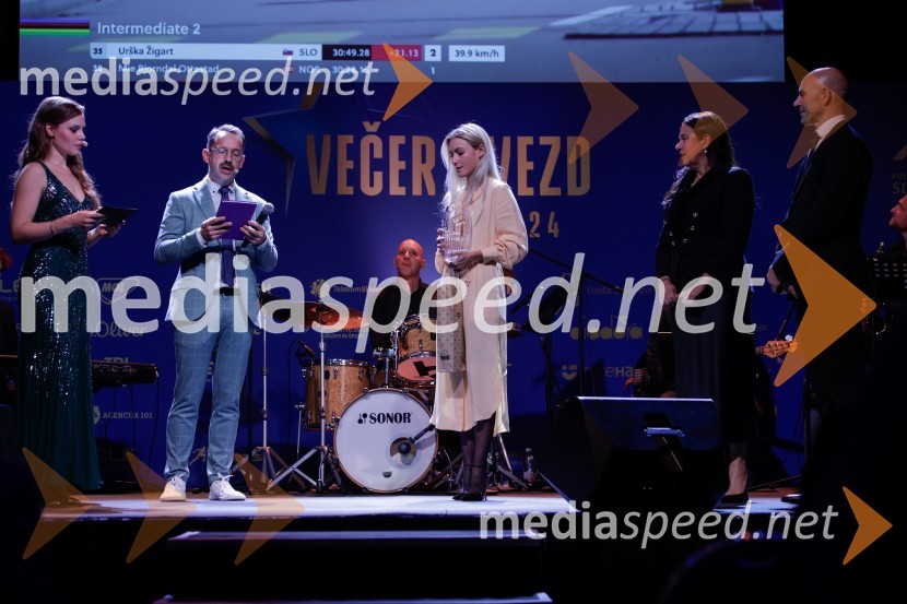  Flora Ema Lotrič, pevka;  Jože Robežnik,  televizijski voditelj;  Urška Žigart, kolesarka;  ... ;  Pavel Marđonović, predsednik kolesarske zveze SlovenijaVečer zvezd: Kolesar leta 2024 je Tadej Pogačar