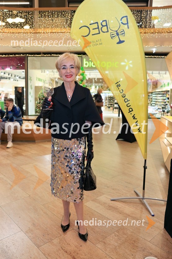  Metka  Premerl, slavistkaPubeci 2024 v centru Aleja Ljubljana