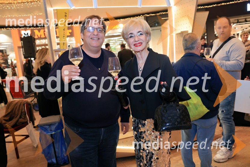  Alan Premerl, turistični vodič;  Metka  Premerl, slavistkaPubeci 2024 v centru Aleja Ljubljana