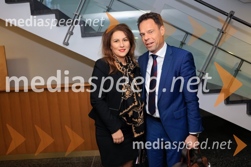  Tatjana  Vogrinec Burgar, predsednica uprave, Elektro Maribor;  Robert Prelesnik, partner, odvetniška pisarna Rojs, Peljhan, Prelesnik & partnerjiStrateška energetska konferenca Univerze v Mariboru