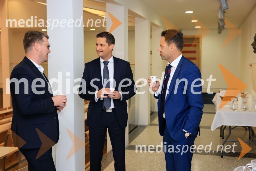  ... ;  ... ;  Robert Prelesnik, partner, odvetniška pisarna Rojs, Peljhan, Prelesnik & partnerjiStrateška energetska konferenca Univerze v Mariboru