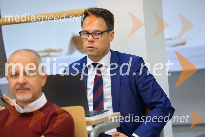  Robert Prelesnik, partner, odvetniška pisarna Rojs, Peljhan, Prelesnik & partnerjiStrateška energetska konferenca Univerze v Mariboru