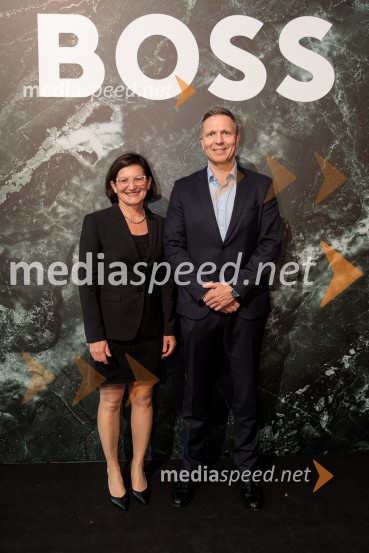  Jožica Brcar, generalna direktorica Magistrat International;  ... Otvoritev prenovljene Boss trgovine v Emporiumu