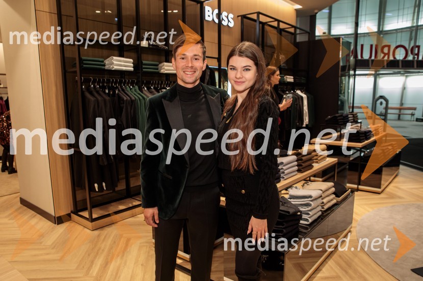  Primož Roglič, kolesar;  Alja FelicijanOtvoritev prenovljene Boss trgovine v Emporiumu