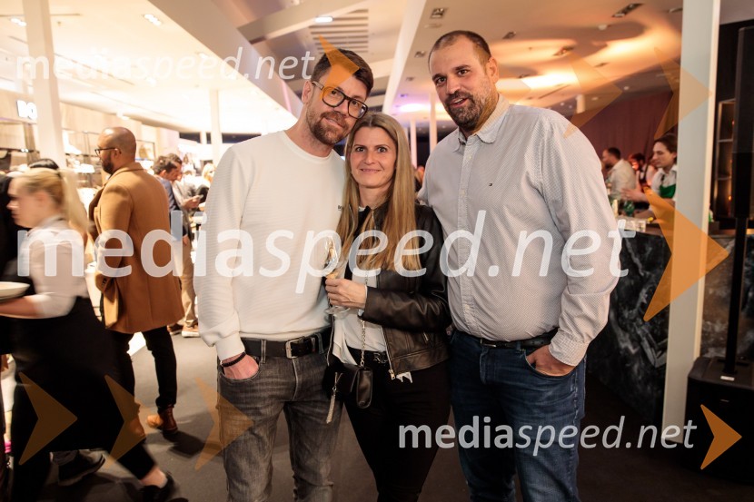  Domen  Mavrič, Agencija AVI;  ... ;  Goran Srdarev, ZAOtvoritev prenovljene Boss trgovine v Emporiumu