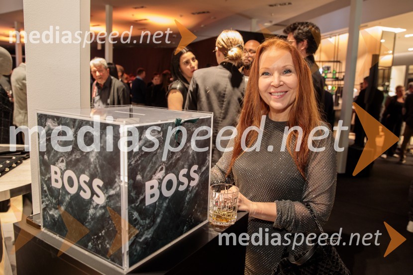  Irena Jalšovec Kogoj - Regina, pevkaOtvoritev prenovljene Boss trgovine v Emporiumu