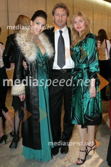 Manca Zver, Miss Hawaiian Tropic in Erazem B. Pintar, podjetnik in kolumnist s spremljevalko DanieloViktorji 2005