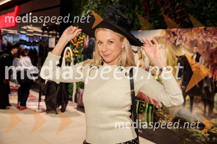  Tjaša  Železnik, igralkaŽlehtnoba, premiera v Cineplexx Ljubljana