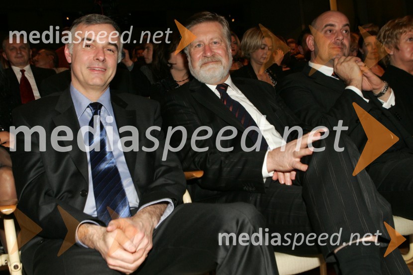 Bernard Chretien, direktor podjetja Renault Nissan Slovenija d.o.o. in Andrej Lesjak, direktor podjetja Delo revije, d.d.Viktorji 2005