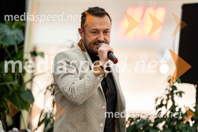  Blaž Knez, vedeževalecVedeževalec Blaž v Citycentru Celje