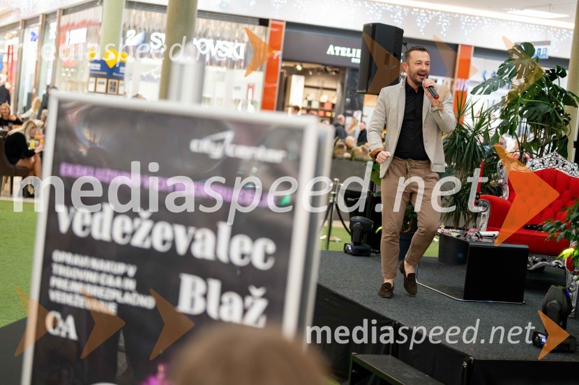  Blaž Knez, vedeževalecVedeževalec Blaž v Citycentru Celje