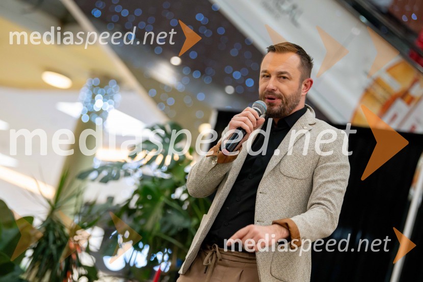  Blaž Knez, vedeževalecVedeževalec Blaž v Citycentru Celje