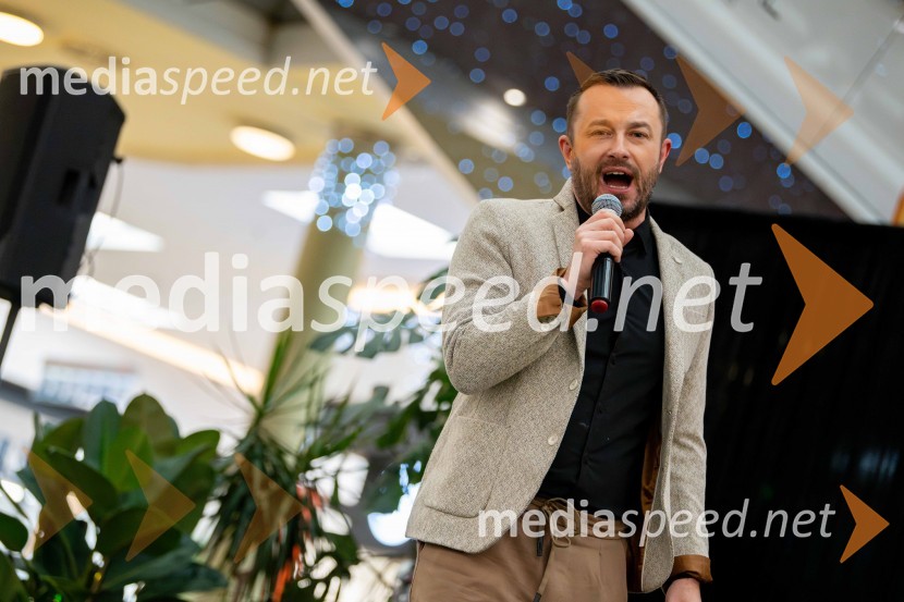  Blaž Knez, vedeževalecVedeževalec Blaž v Citycentru Celje