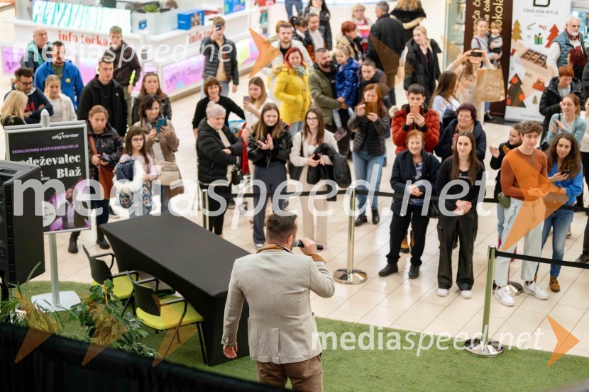  Blaž Knez, vedeževalecVedeževalec Blaž v Citycentru Celje