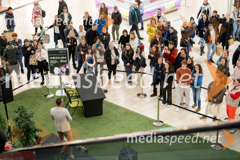  Blaž Knez, vedeževalecVedeževalec Blaž v Citycentru Celje