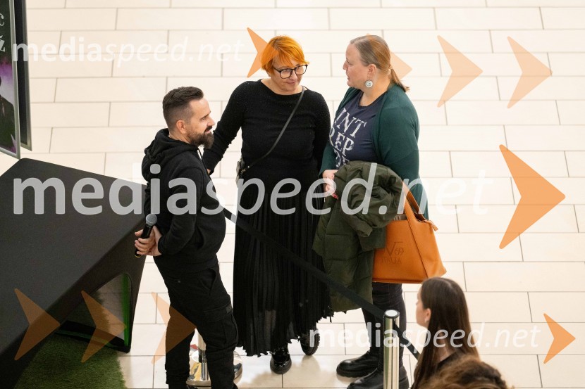  Janko Simon Klanfer, urednik, Radio Fantasy;  Nena Horvat, vodja marketinga Citycenter Celje;  ... Vedeževalec Blaž v Citycentru Celje