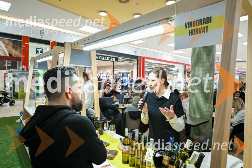  Janko Simon Klanfer, urednik, Radio Fantasy;  Sabina Horvat Goropevšek, Vino HorvatPubec v Citycentru Celje