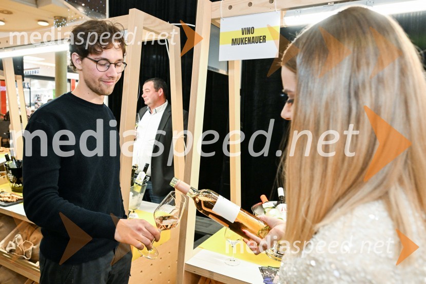  Nik Goropevšek, Vina Horvat;  Maruša Mukenauer, Vino MukenauerPubec v Citycentru Celje