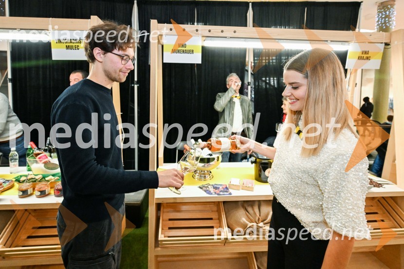  Nik Goropevšek, Vina Horvat;  Maruša Mukenauer, Vino MukenauerPubec v Citycentru Celje