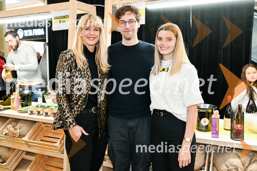  Darja Lesjak, center manager, Citycenter Celje;  Nik Goropevšek, Vina Horvat;  Maruša Mukenauer, Vina Mukenauer, Mariborska vinska kraljica 2023 - 2025Pubec v Citycentru Celje