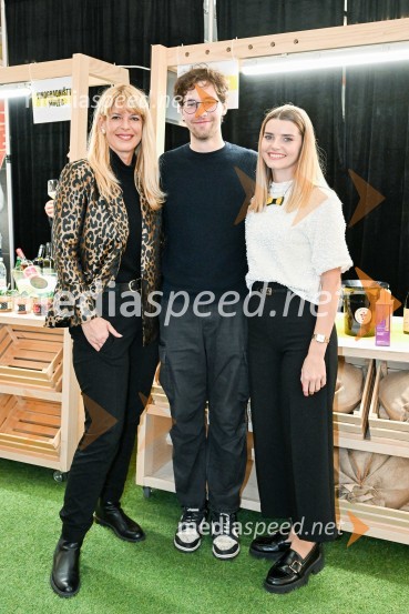  Darja Lesjak, center manager, Citycenter Celje;  Nik Goropevšek, Vina Horvat;  Maruša Mukenauer, Vina Mukenauer, Mariborska vinska kraljica 2023 - 2025Pubec v Citycentru Celje