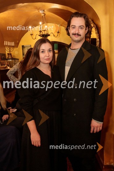  Nika Korenjak, igralka;  Gal  Oblak, igralec Zgodbe iz Odese / Zgodba o mojem golobnjaku, premiera v Mini teatru