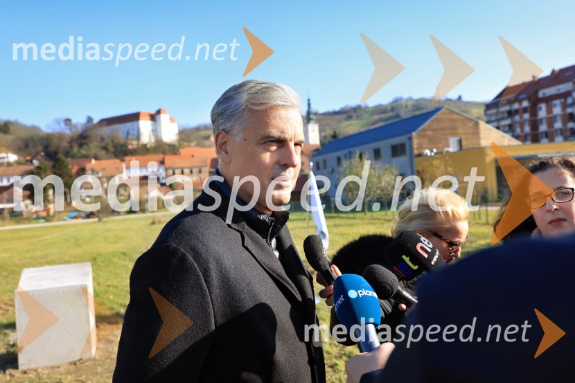  Črtomir Remec, direktor Stanovanjskega skladaTemeljni kamen za prihodnost, Lendava dobiva nova stanovanja