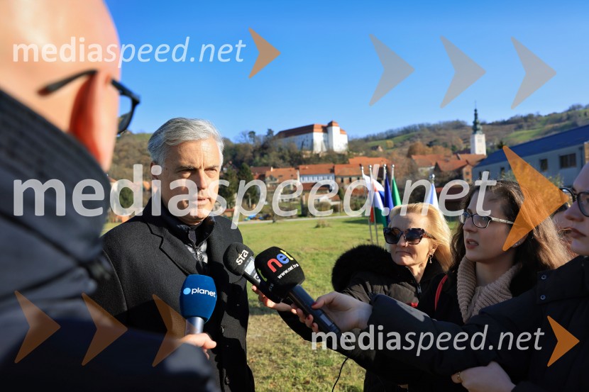  Črtomir Remec, direktor Stanovanjskega sklada;  ... ;  ... Temeljni kamen za prihodnost, Lendava dobiva nova stanovanja