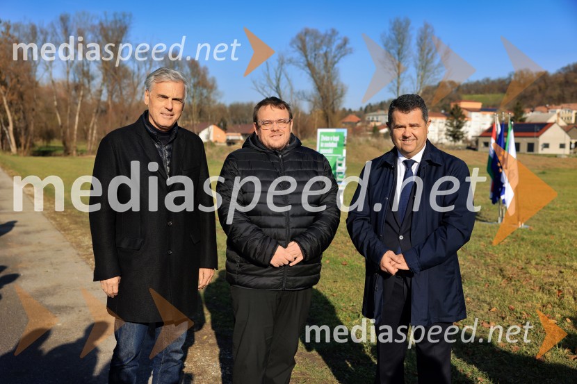  Črtomir Remec, direktor Stanovanjskega sklada;  Simon Maljevac, Minister za solidarno prihodnost;  Janez Magyar, župan, Občina LendavaTemeljni kamen za prihodnost, Lendava dobiva nova stanovanja