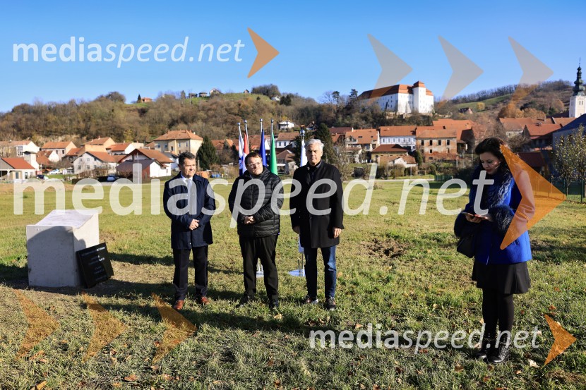  Janez Magyar, župan, Občina Lendava;  Simon Maljevac, Minister za solidarno prihodnost;  Črtomir Remec, direktor Stanovanjskega sklada;  Andreja Jernejčič, direktorica podjetja za piar, digitalni piar, komuniciranje, treninge javnega nastopanja in izobraževanja Lin&NilTemeljni kamen za prihodnost, Lendava dobiva nova stanovanja