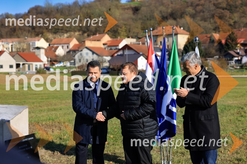  Janez Magyar, župan, Občina Lendava;  Simon Maljevac, Minister za solidarno prihodnost;  Črtomir Remec, direktor Stanovanjskega skladaTemeljni kamen za prihodnost, Lendava dobiva nova stanovanja