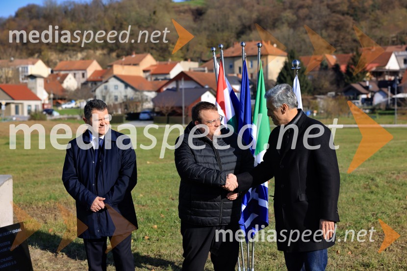  Janez Magyar, župan, Občina Lendava;  Simon Maljevac, Minister za solidarno prihodnost;  Črtomir Remec, direktor Stanovanjskega skladaTemeljni kamen za prihodnost, Lendava dobiva nova stanovanja