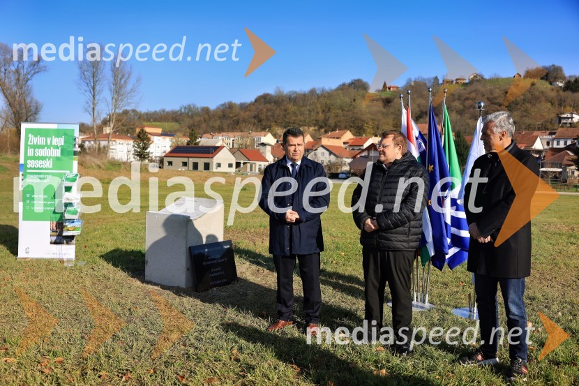  Janez Magyar, župan, Občina Lendava;  Simon Maljevac, Minister za solidarno prihodnost;  Črtomir Remec, direktor Stanovanjskega skladaTemeljni kamen za prihodnost, Lendava dobiva nova stanovanja