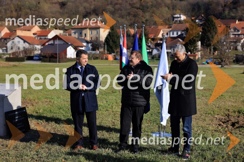  Janez Magyar, župan, Občina Lendava;  Simon Maljevac, Minister za solidarno prihodnost;  Črtomir Remec, direktor Stanovanjskega skladaTemeljni kamen za prihodnost, Lendava dobiva nova stanovanja