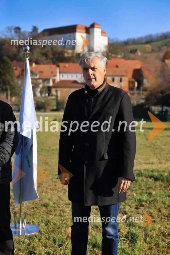  Črtomir Remec, direktor Stanovanjskega skladaTemeljni kamen za prihodnost, Lendava dobiva nova stanovanja