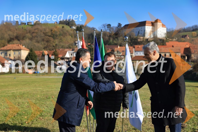  Janez Magyar, župan, Občina Lendava;  Simon Maljevac, Minister za solidarno prihodnost;  Črtomir Remec, direktor Stanovanjskega skladaTemeljni kamen za prihodnost, Lendava dobiva nova stanovanja