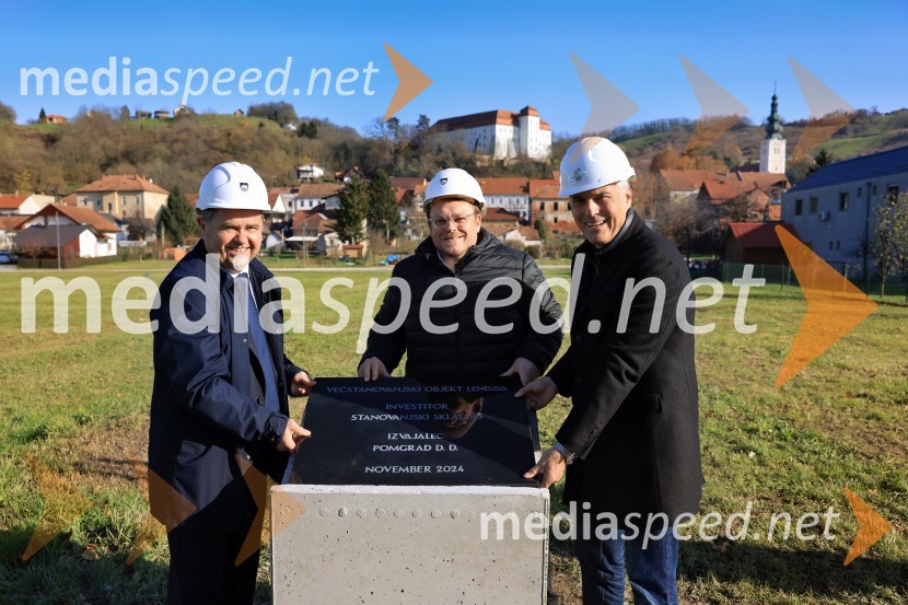  Janez Magyar, župan, Občina Lendava;  Simon Maljevac, Minister za solidarno prihodnost;  Črtomir Remec, direktor Stanovanjskega skladaTemeljni kamen za prihodnost, Lendava dobiva nova stanovanja
