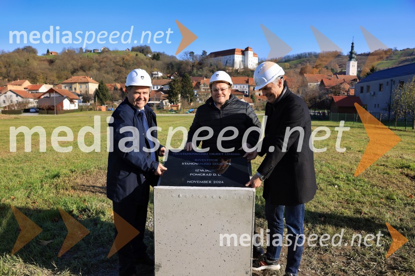 Janez Magyar, župan, Občina Lendava;  Simon Maljevac, Minister za solidarno prihodnost;  Črtomir Remec, direktor Stanovanjskega skladaTemeljni kamen za prihodnost, Lendava dobiva nova stanovanja