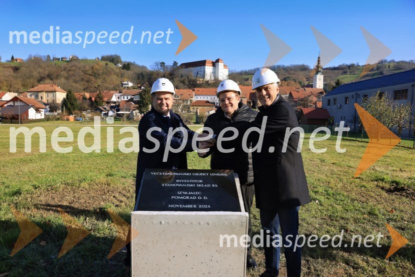  Janez Magyar, župan, Občina Lendava;  Simon Maljevac, Minister za solidarno prihodnost;  Črtomir Remec, direktor Stanovanjskega skladaTemeljni kamen za prihodnost, Lendava dobiva nova stanovanja