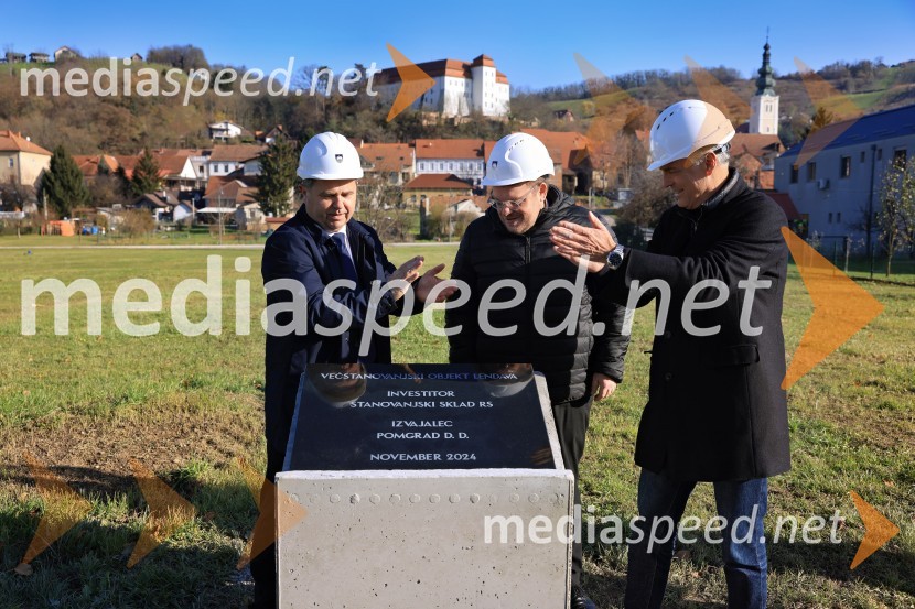  Janez Magyar, župan, Občina Lendava;  Simon Maljevac, Minister za solidarno prihodnost;  Črtomir Remec, direktor Stanovanjskega skladaTemeljni kamen za prihodnost, Lendava dobiva nova stanovanja