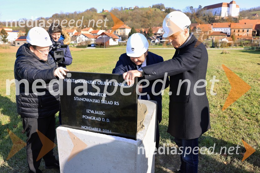  Simon Maljevac, Minister za solidarno prihodnost;  Janez Magyar, župan, Občina Lendava;  Črtomir Remec, direktor Stanovanjskega skladaTemeljni kamen za prihodnost, Lendava dobiva nova stanovanja