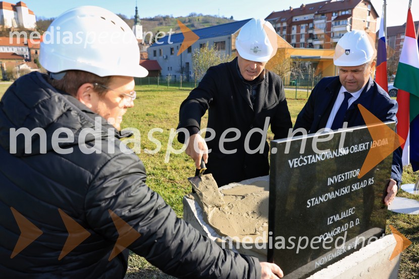  Simon Maljevac, Minister za solidarno prihodnost;  Črtomir Remec, direktor Stanovanjskega sklada;  Janez Magyar, župan, Občina LendavaTemeljni kamen za prihodnost, Lendava dobiva nova stanovanja