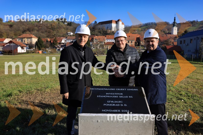  Črtomir Remec, direktor Stanovanjskega sklada;  Simon Maljevac, Minister za solidarno prihodnost;  Janez Magyar, župan, Občina LendavaTemeljni kamen za prihodnost, Lendava dobiva nova stanovanja