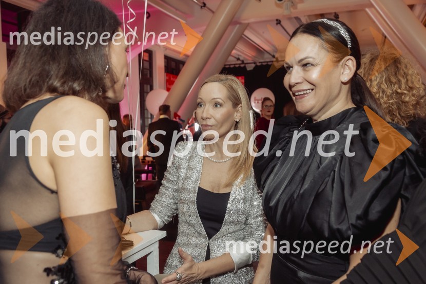  ... ;  Pika  Zrim, urednica spletnega portala citylife.si in modna vplivnicaElle Style Awards 2024